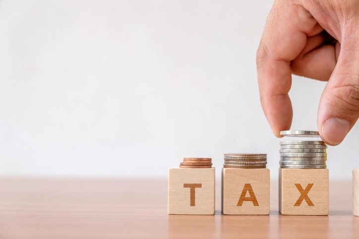 comparison between old and new tax regime calculators