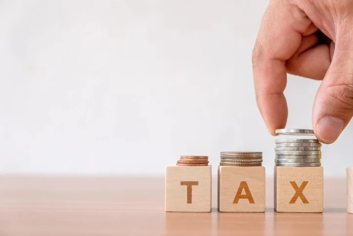 comparison between old and new tax regime calculators